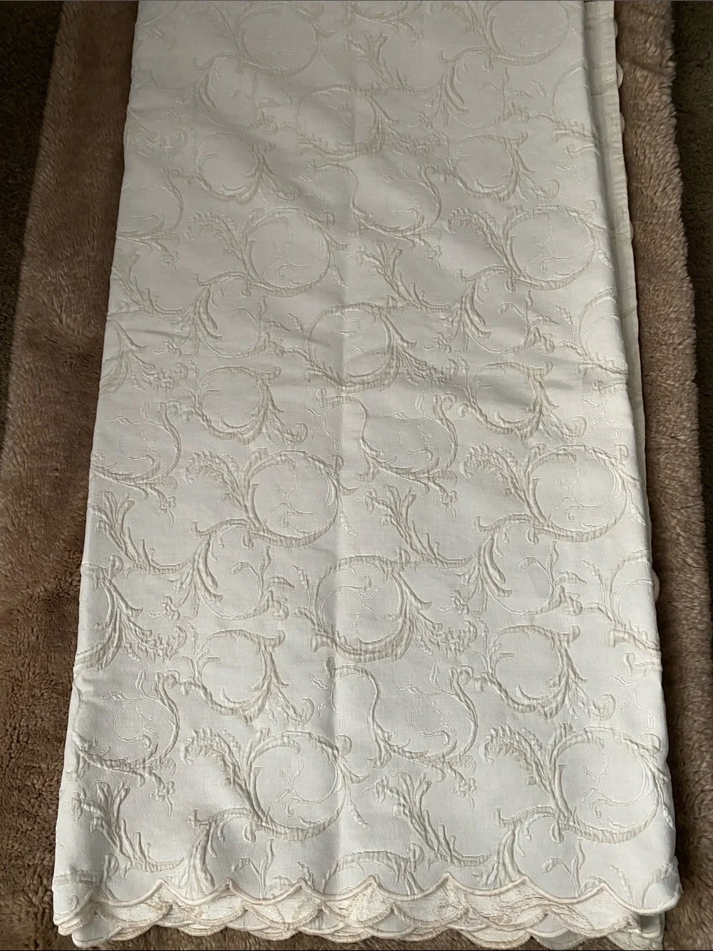 Yves Delorme Elegant Ivory Scalloped Embroidered Comforter